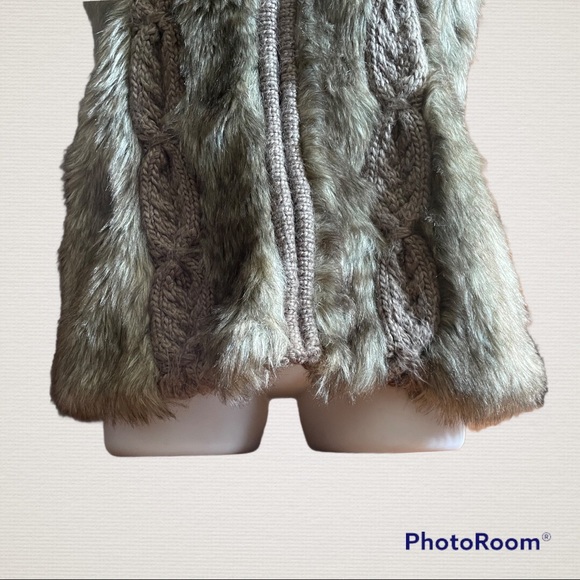 Kenar Faux Fur & Cable Knit Zip Front Vest - Picture 5 of 14